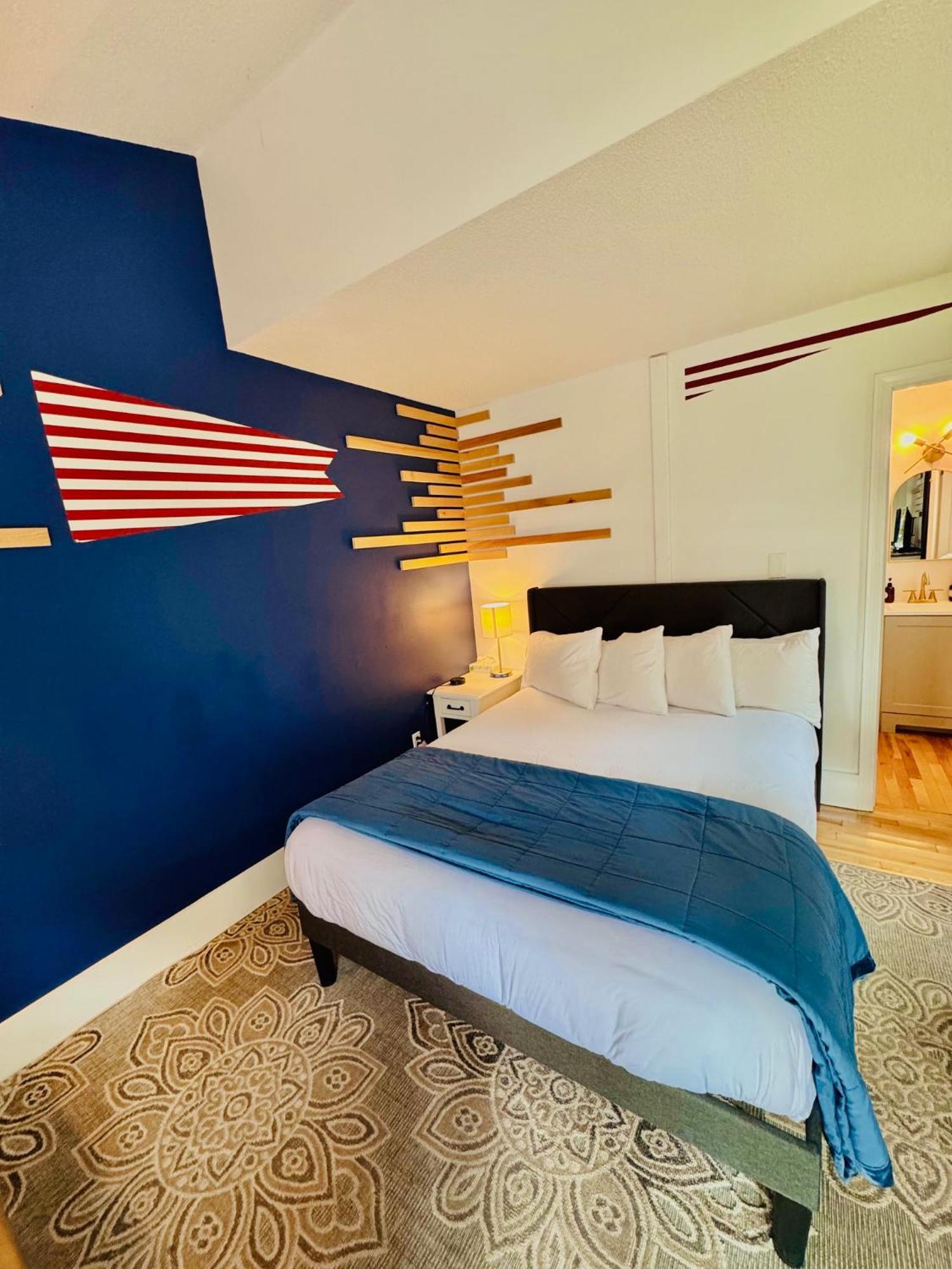 Standard Queen Room