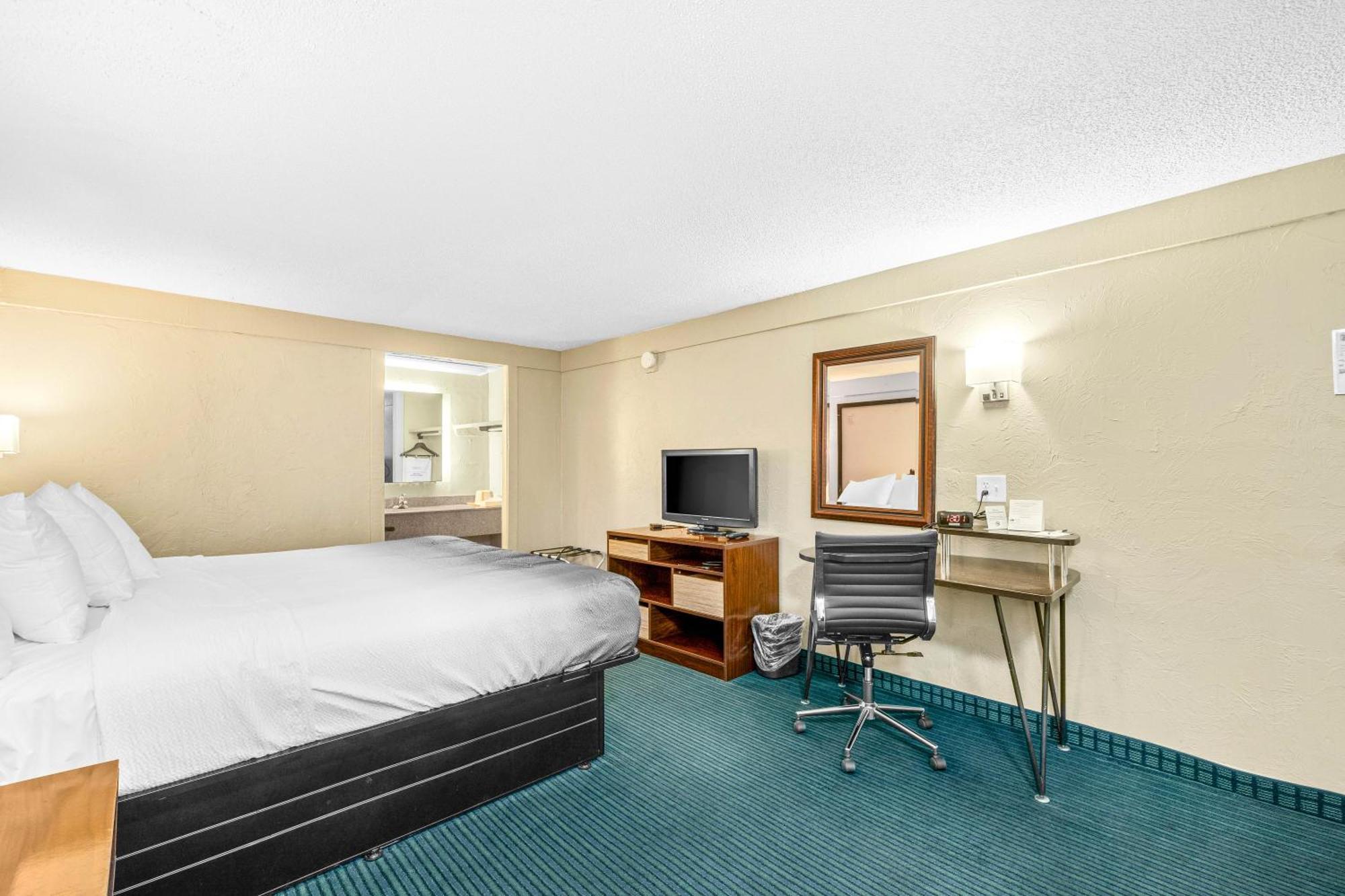 King Room with Bath Tub - Mobility/Hearing Accessible - Non-Smoking,1691992323:JPEG