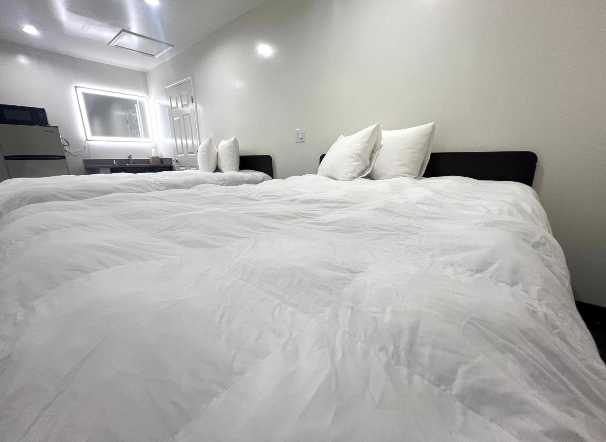 Deluxe Queen Room,1697223809:JPEG
