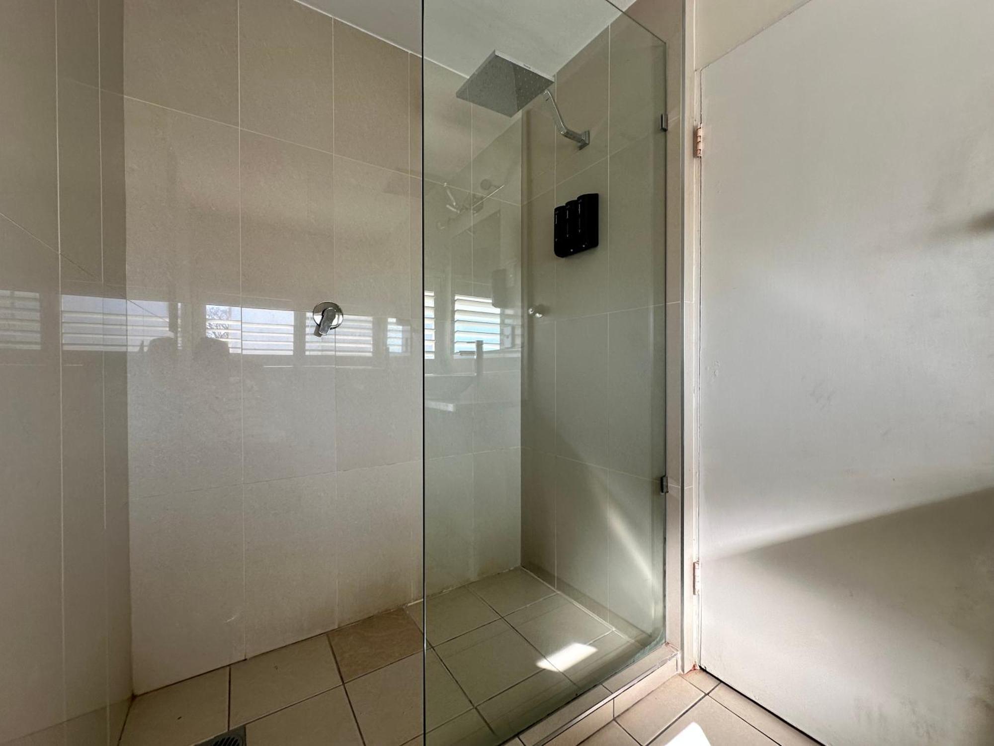Family Room with Shower - No pets