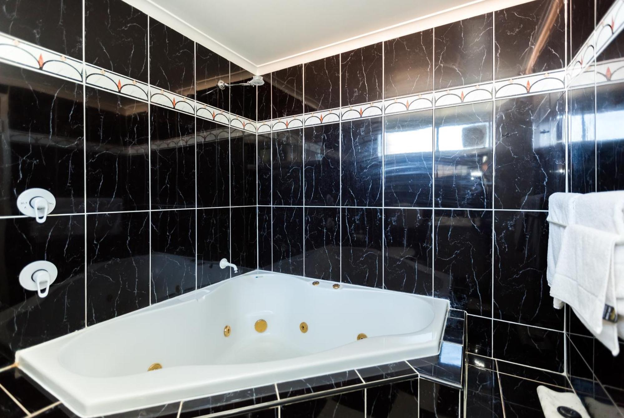 Chambre Lit King-Size avec Baignoire Spa
