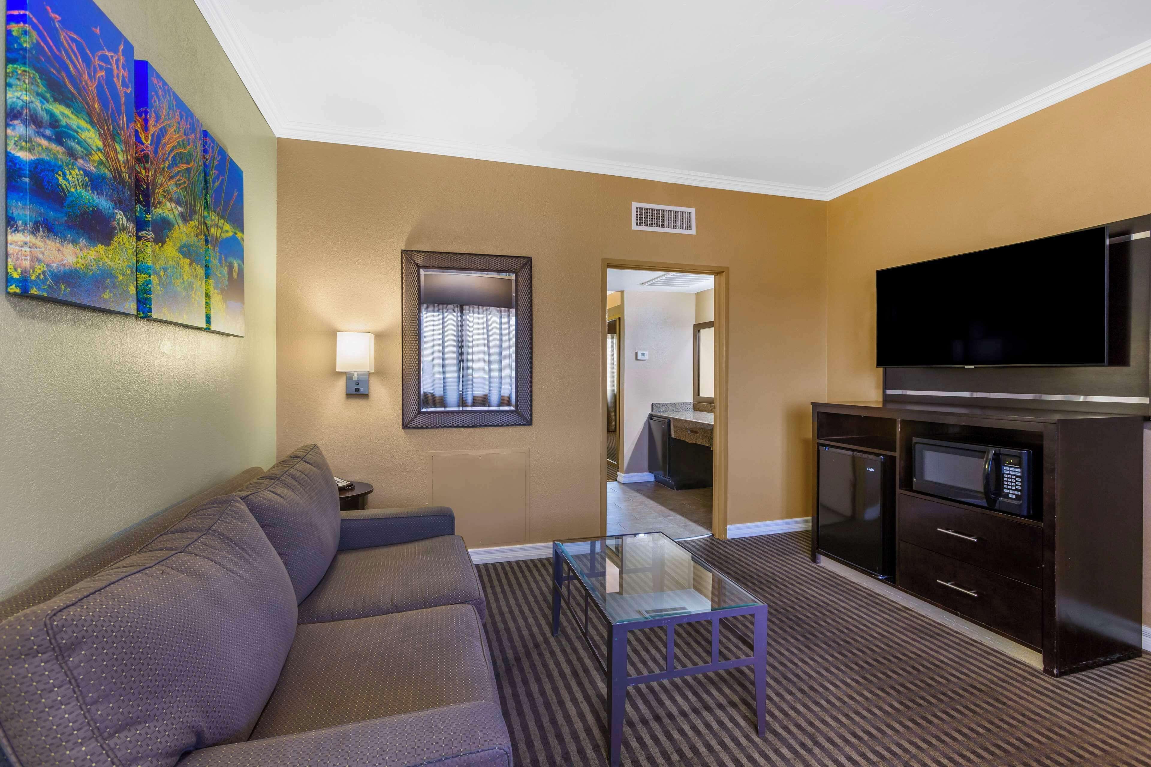 King Room with Sofa Bed - Non-Smoking