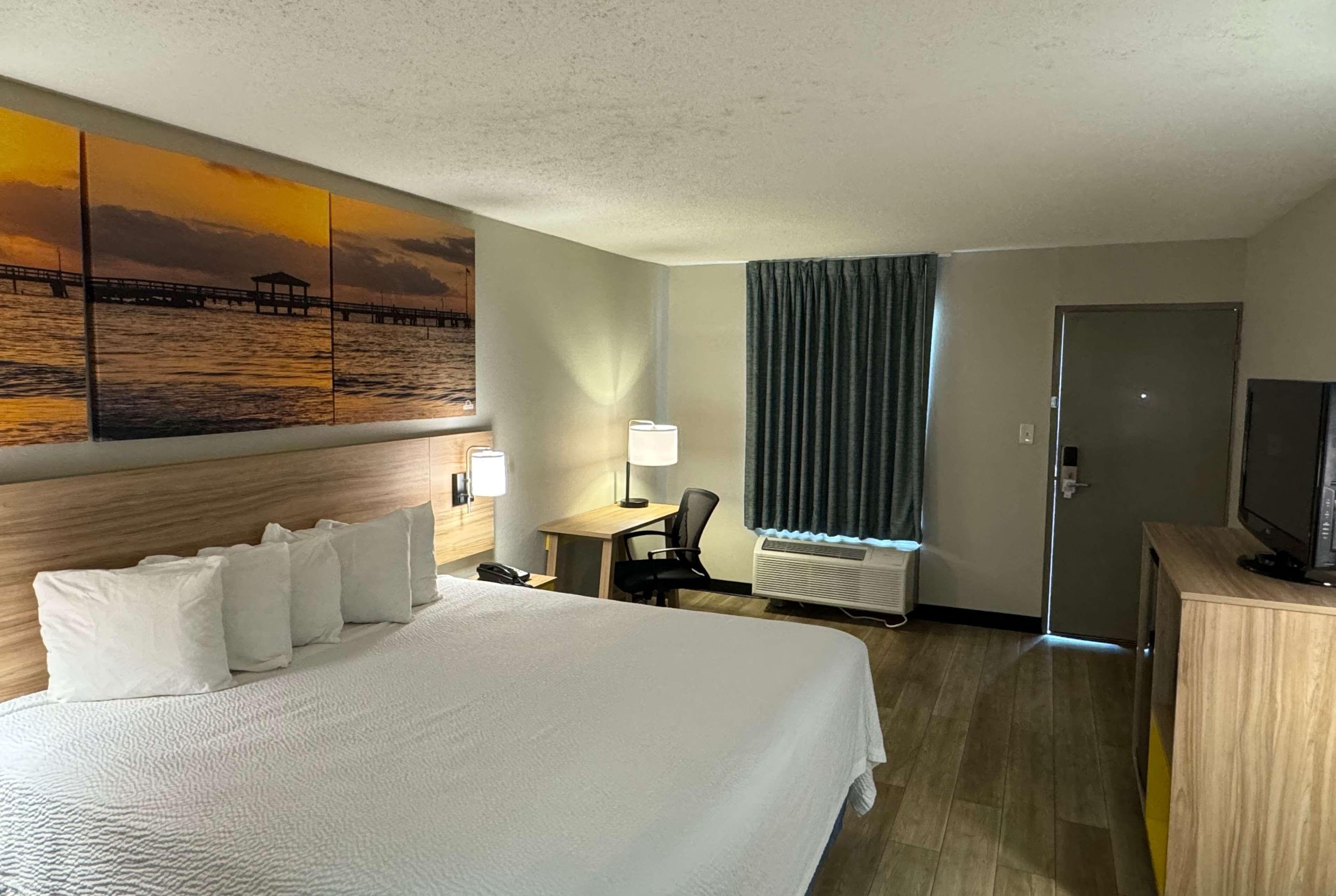 Deluxe King Room - Non-Smoking