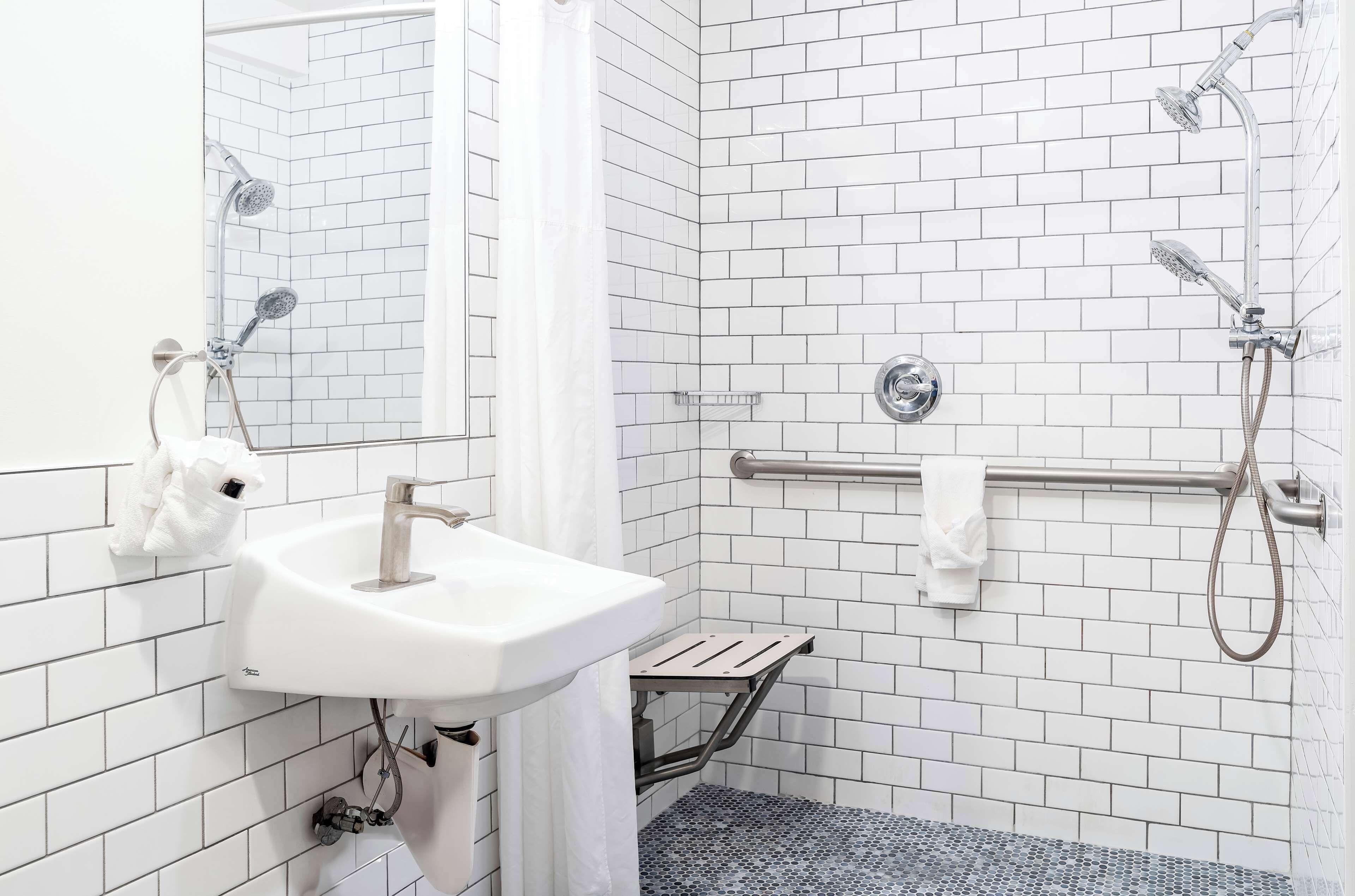 Queen Room - Disability Access,1710104644:JPEG