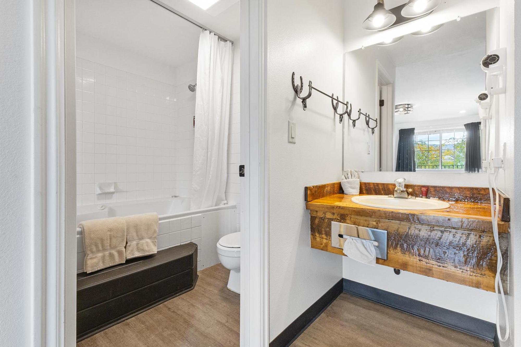 King Suite Spa Bath