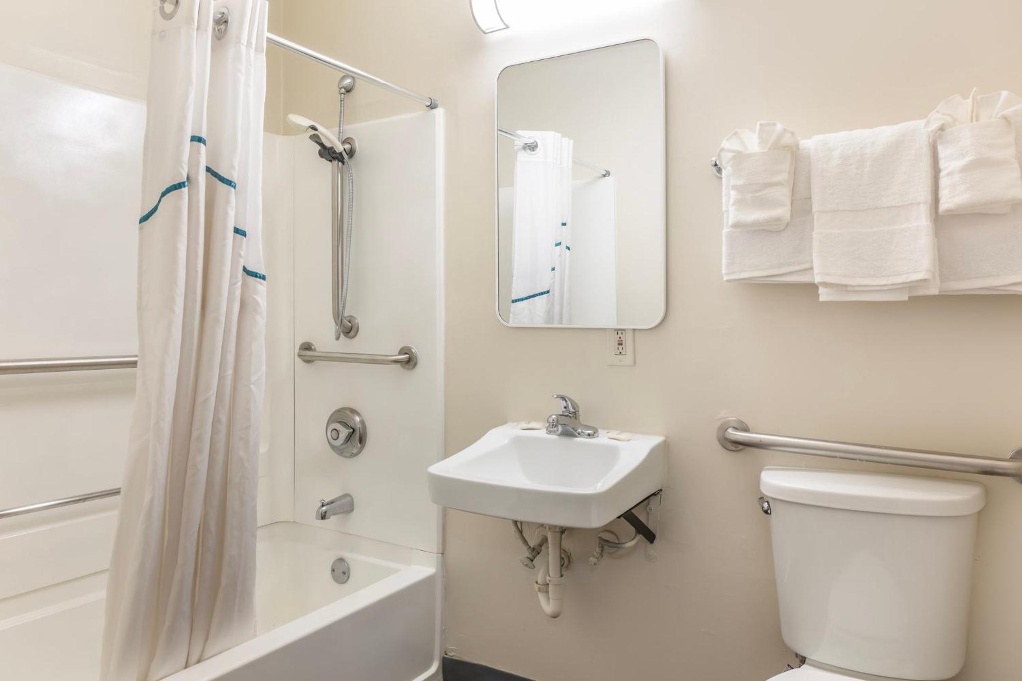 Studio Queen Room Disability Access Non-Smoking