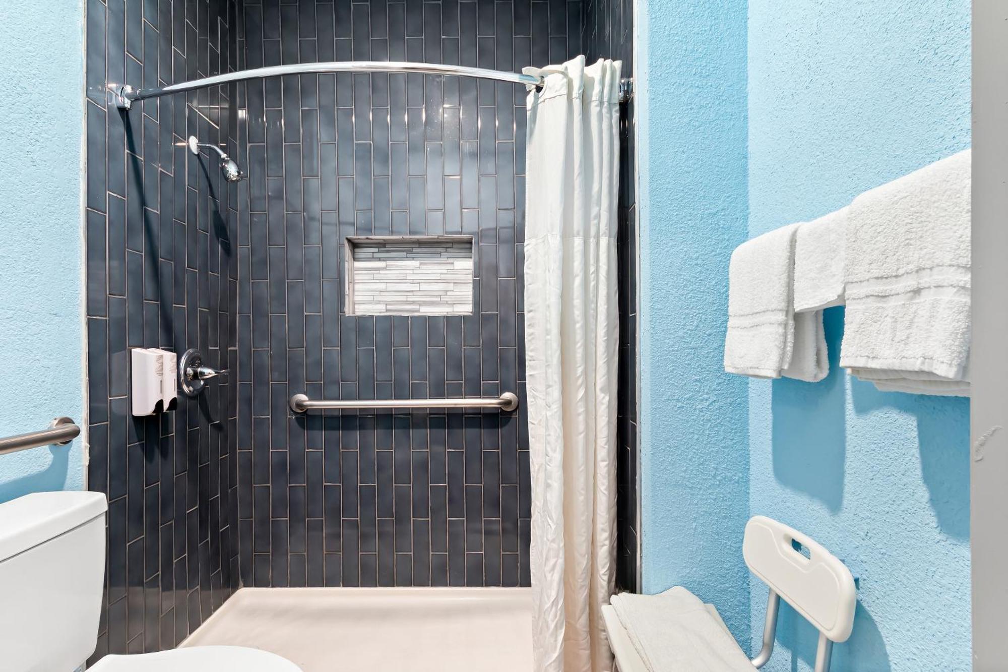 Studio King Room with Stovetop Disability Access Non-Smoking