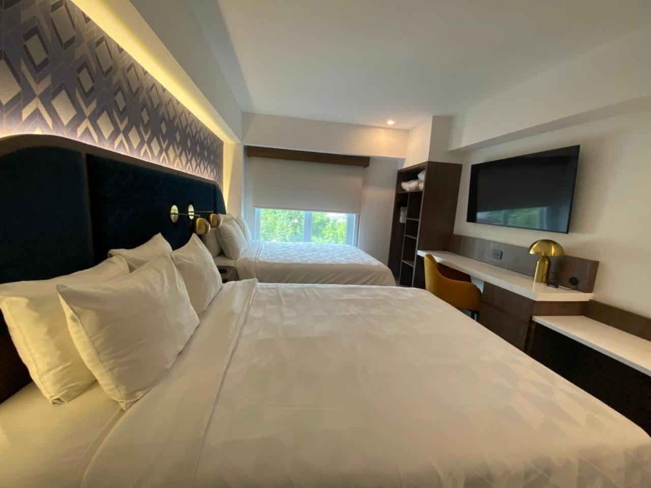Habitación Doble con cama grande con vistas a la ciudad