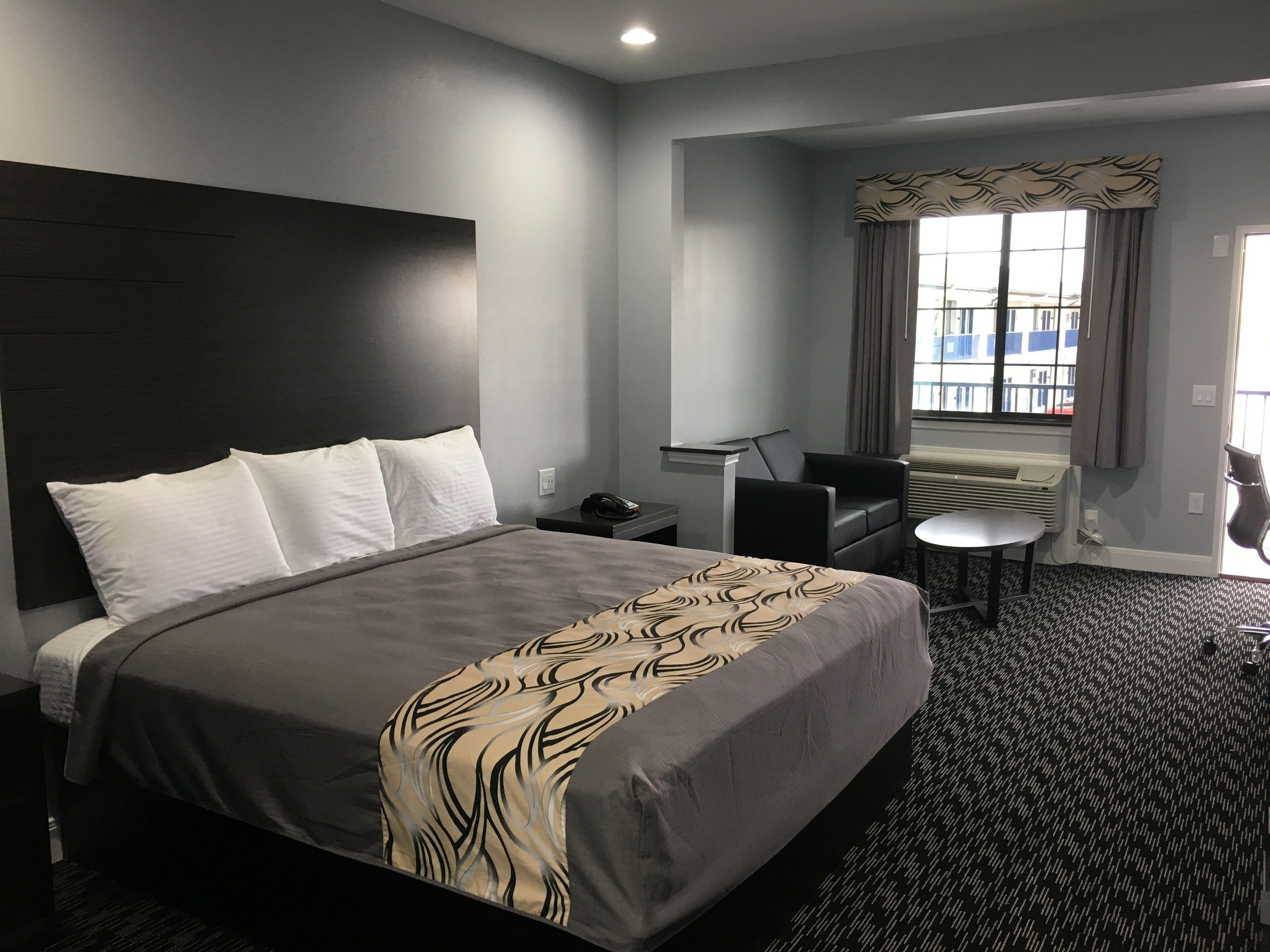 Deluxe King Suite