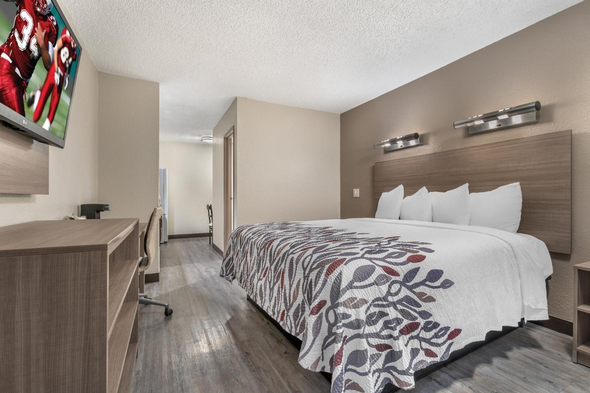 Deluxe King Room with Kitchenette Non-Smoking,1731398272:JPEG