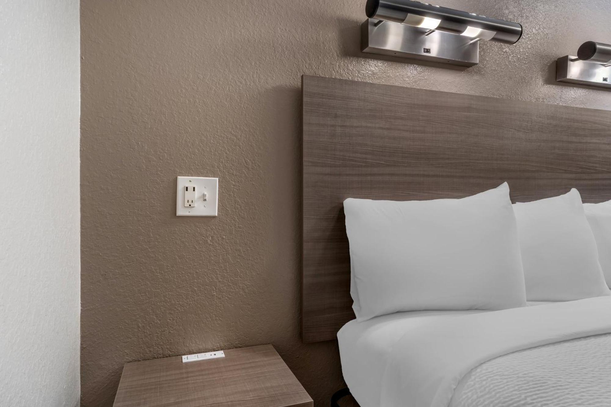 Standard King Room Non-Smoking