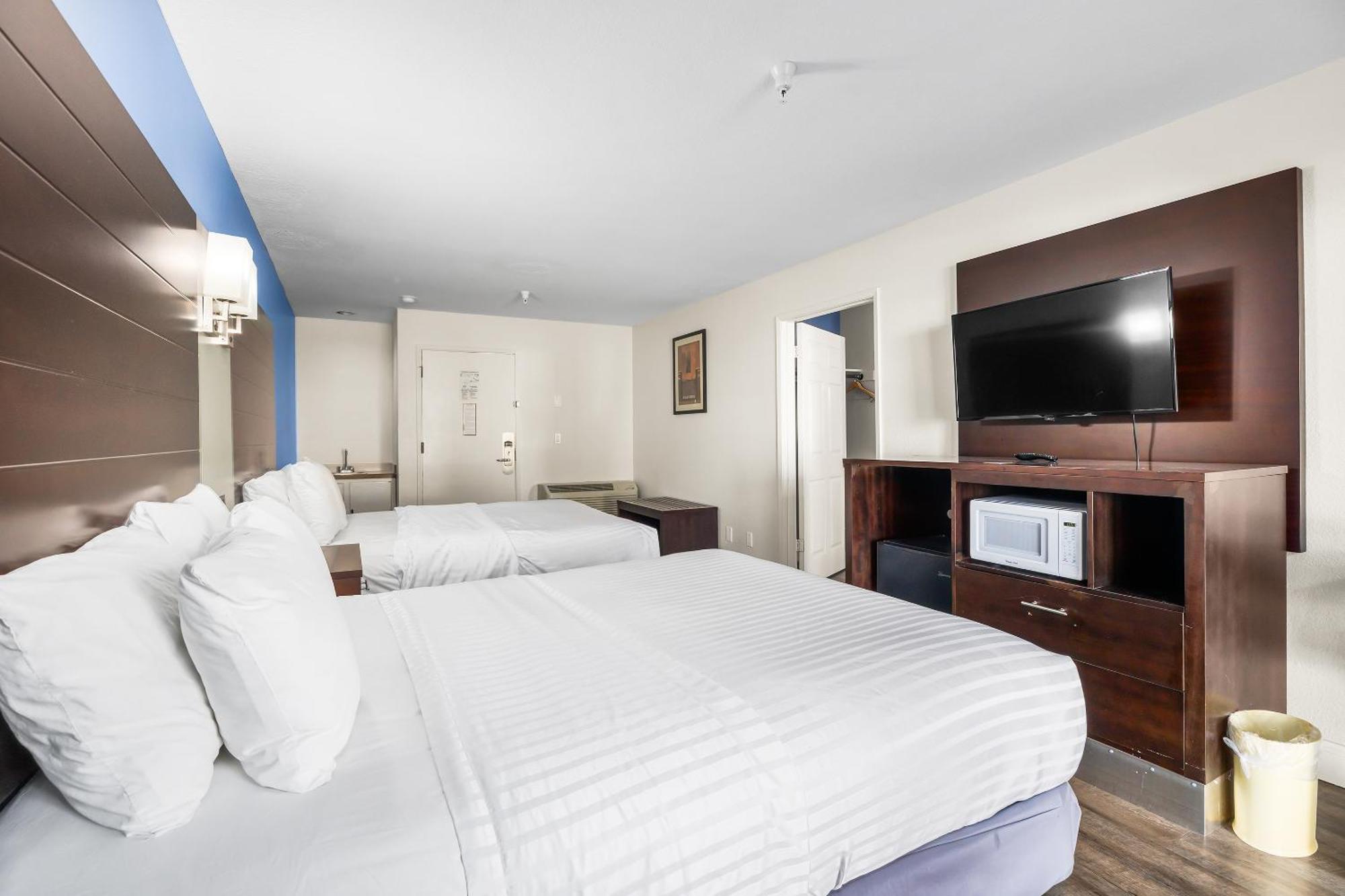 Two-Bedroom Suite,1742611944:JPEG