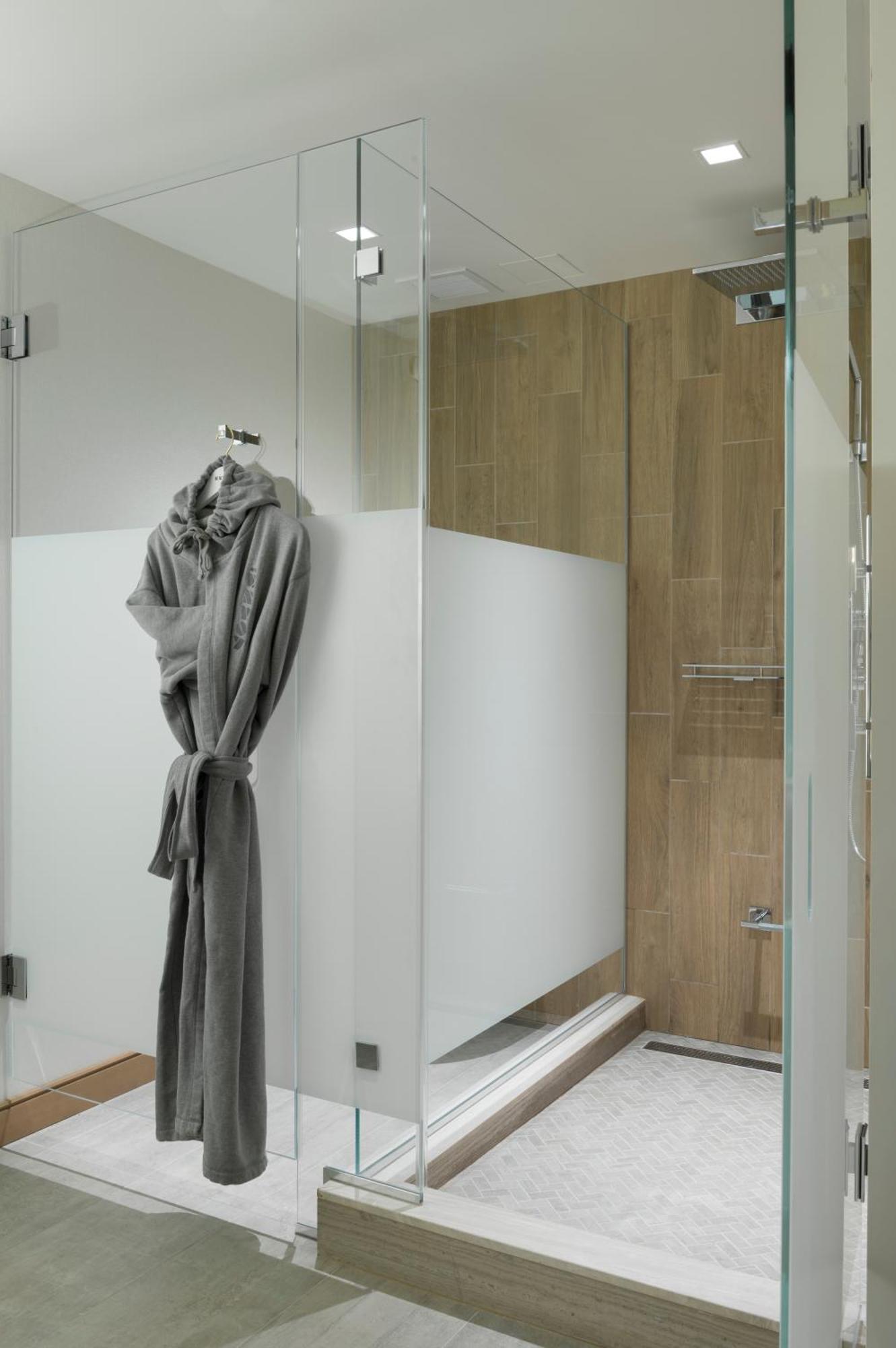 Classic King Room Partial Water View Roll Shower Mobility Accessible