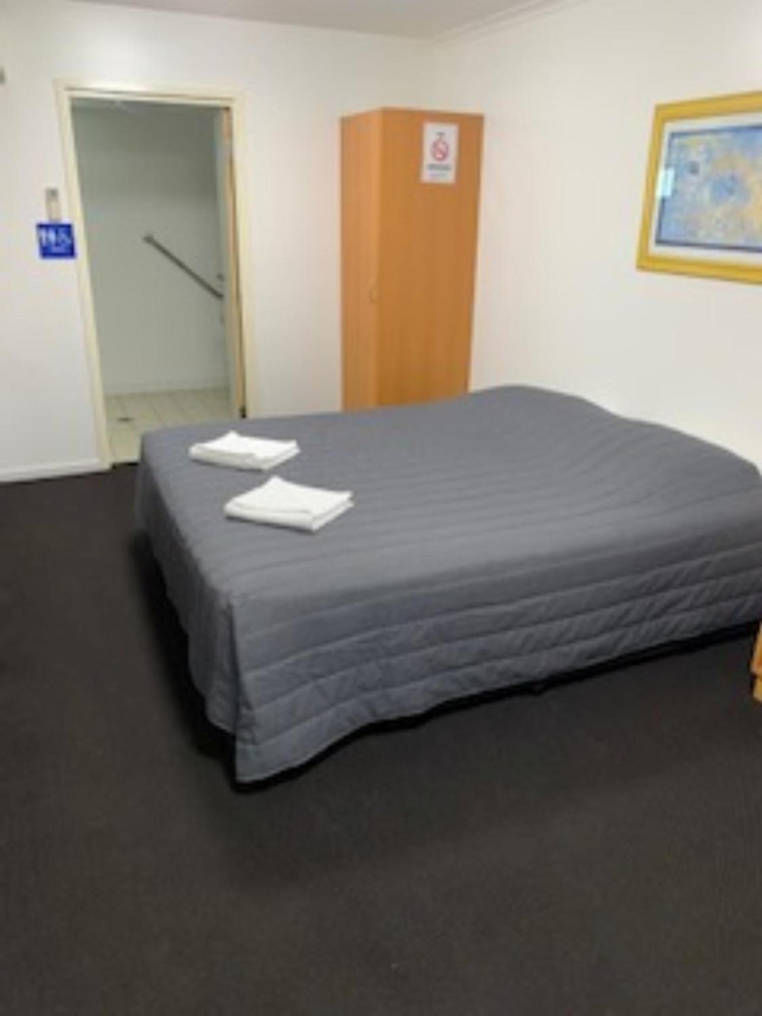 Accessible King Room,1742986509:JPEG