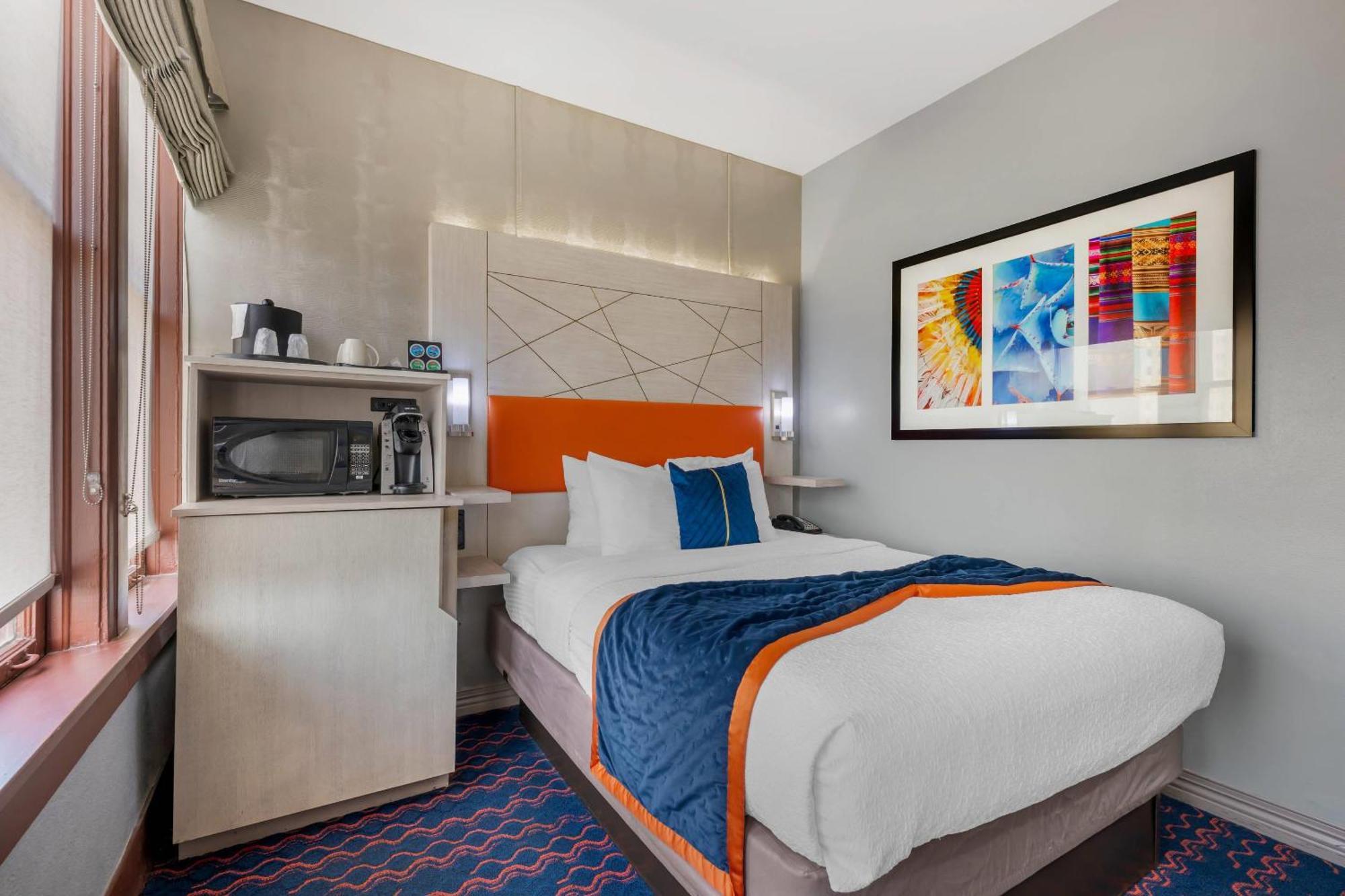 Pet Friendly Room 1 Queen Bed Non Smoking or Top Floor,1743079957:JPEG