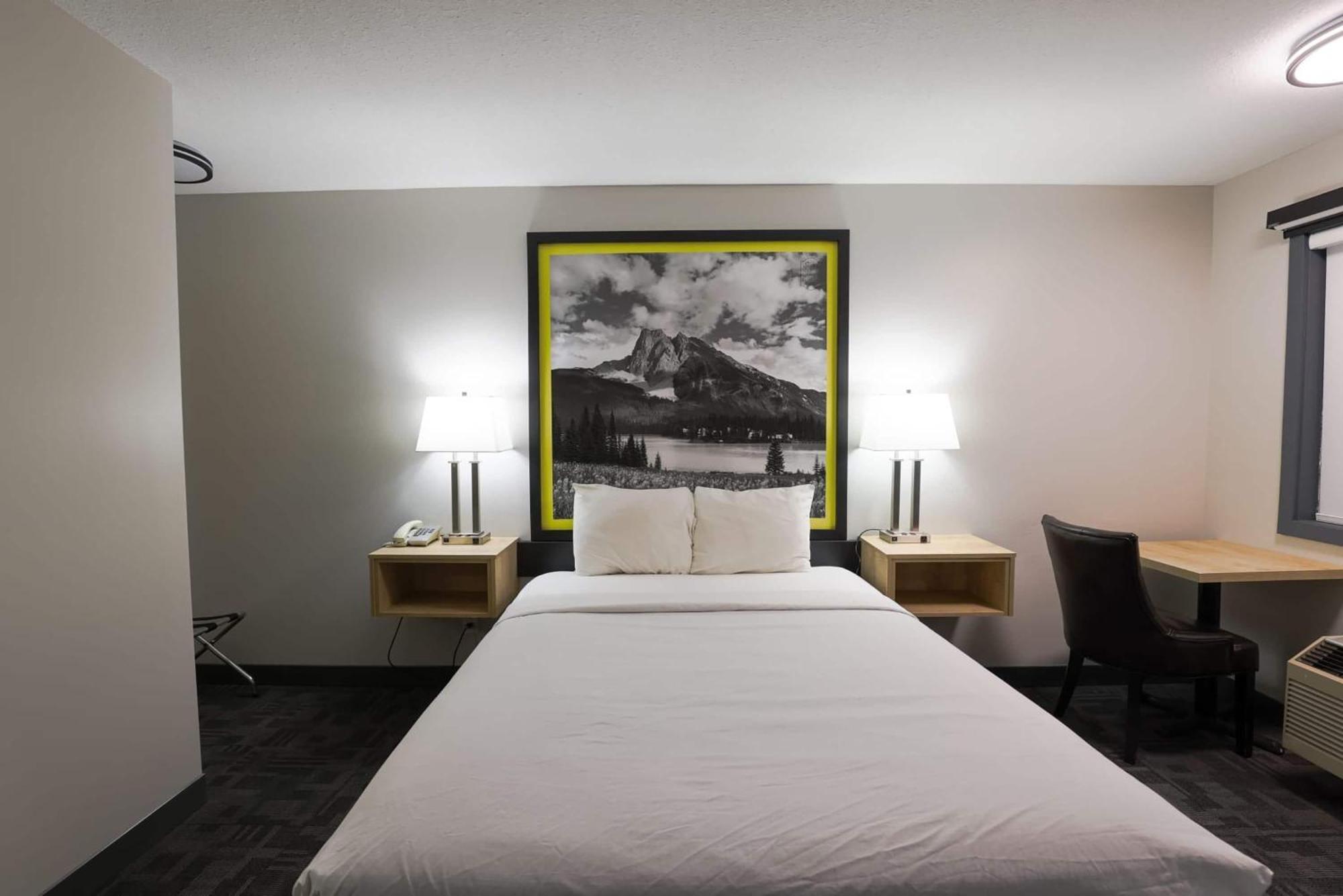 Deluxe Queen Room with Balcony - Non-Smoking,1758581142:JPEG