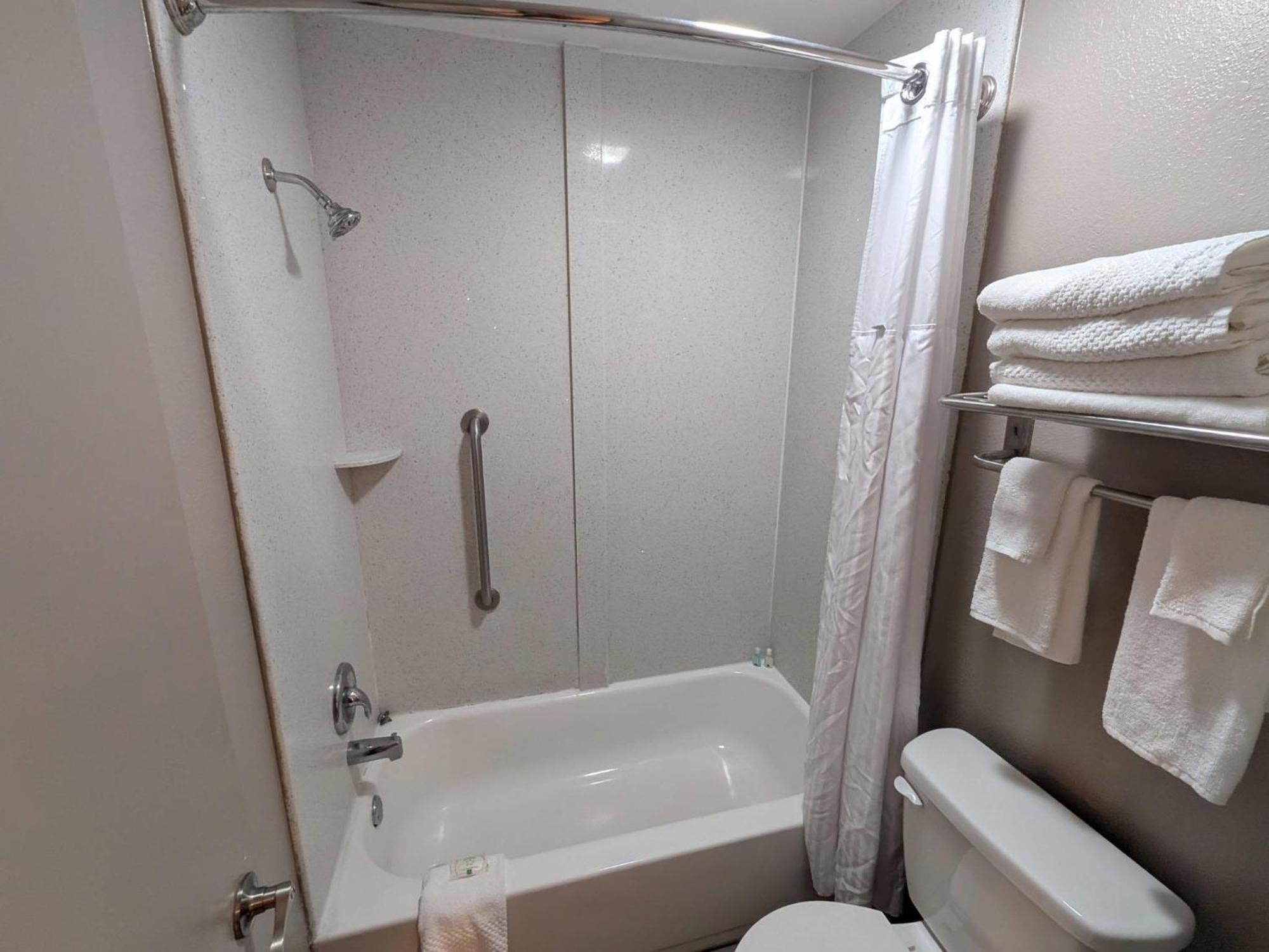 Quadruple Room with Two Queen Beds - Non Smoking