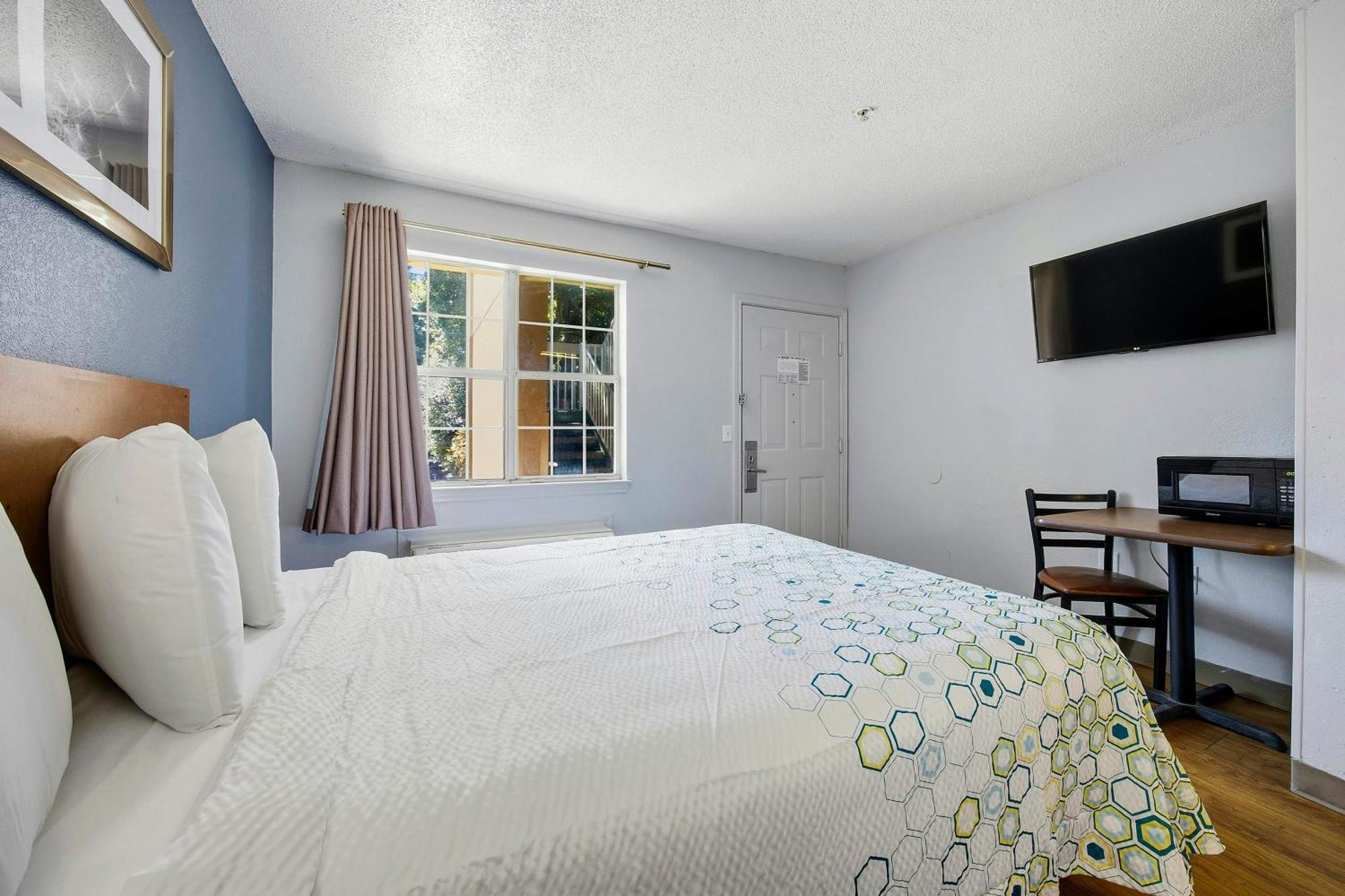 Studio Queen Room Disability Access Non-Smoking