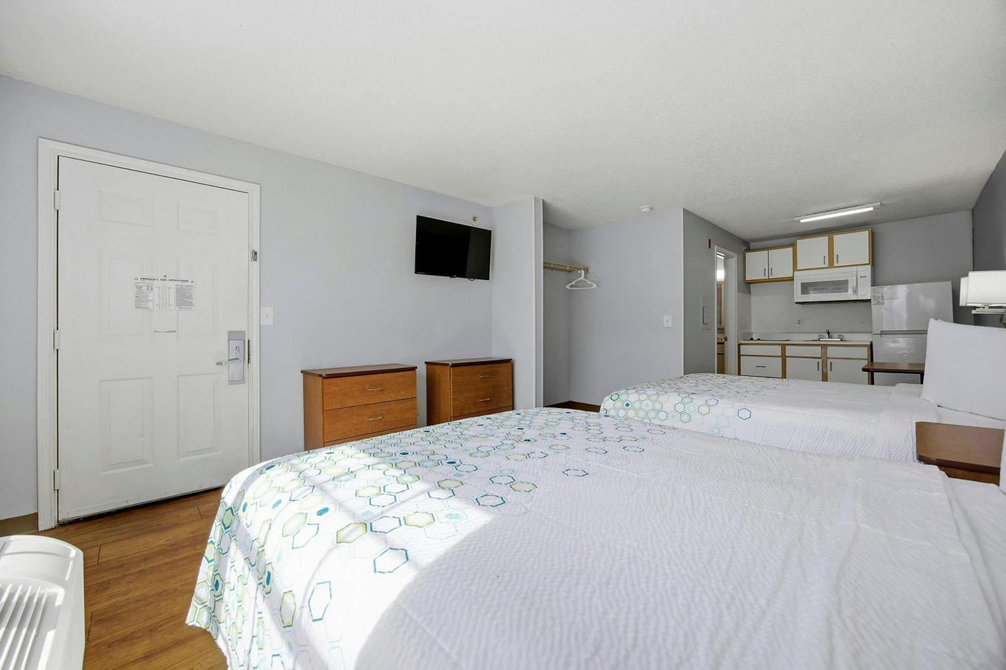 Studio Room with Two Queen Beds Non-Smoking