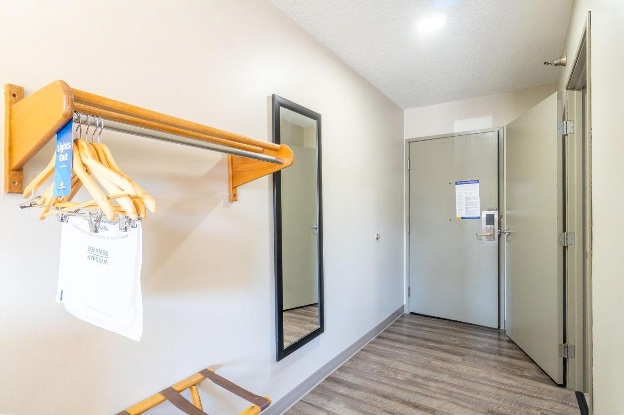 King Room - Mobility Access/Non-Smoking