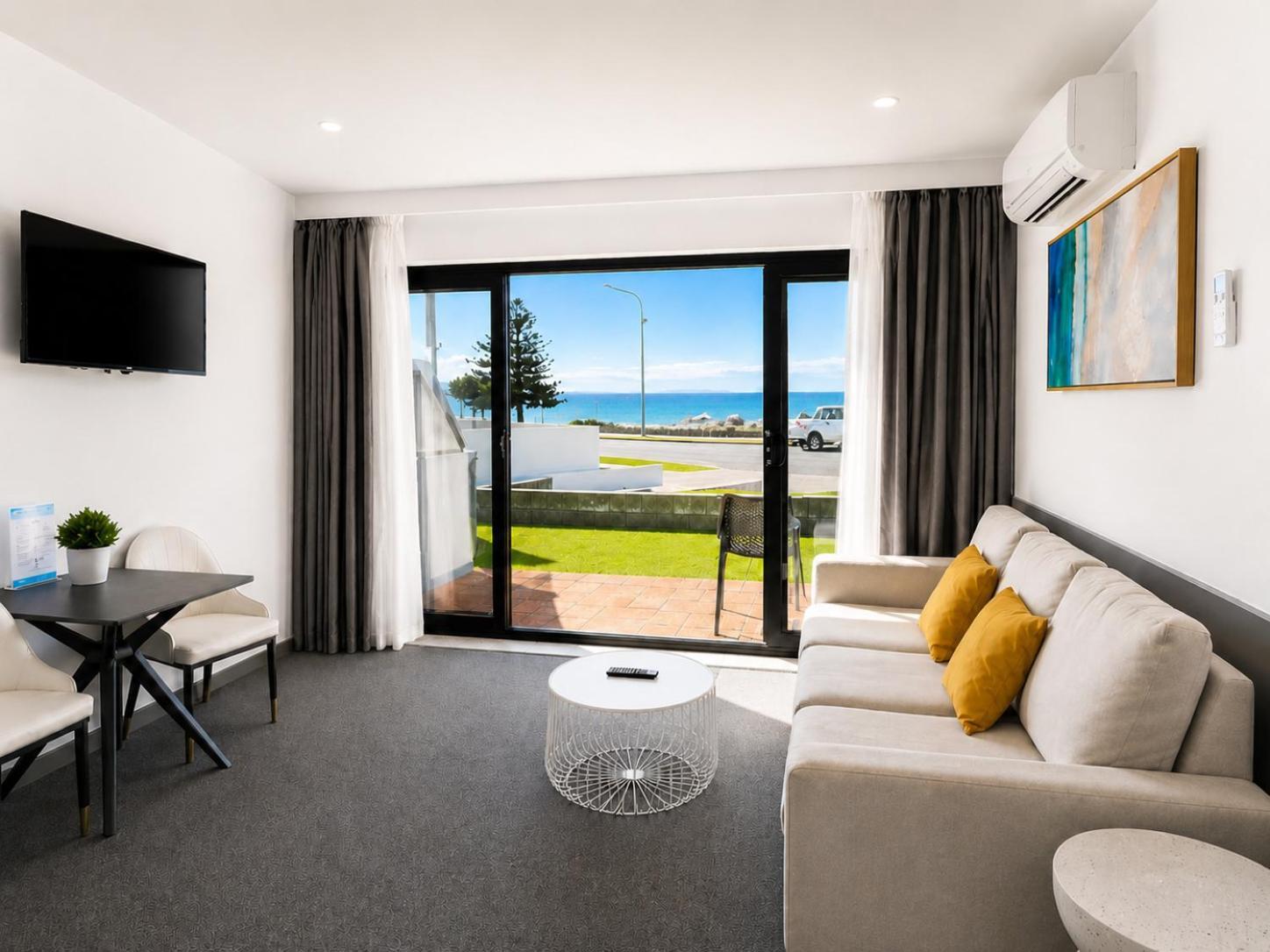 Queen Suite Ocean View