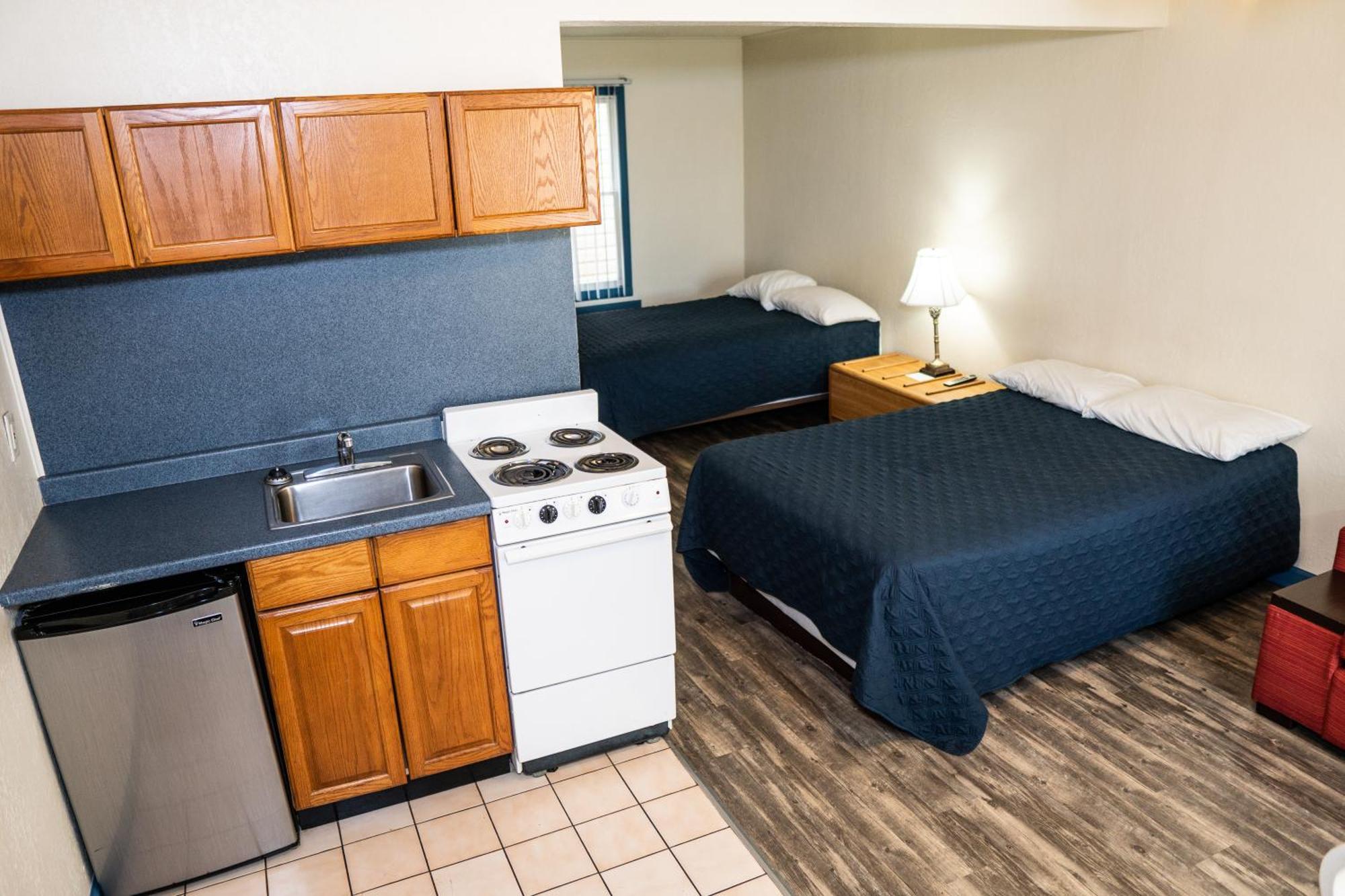 Deluxe Suite with Kitchenette