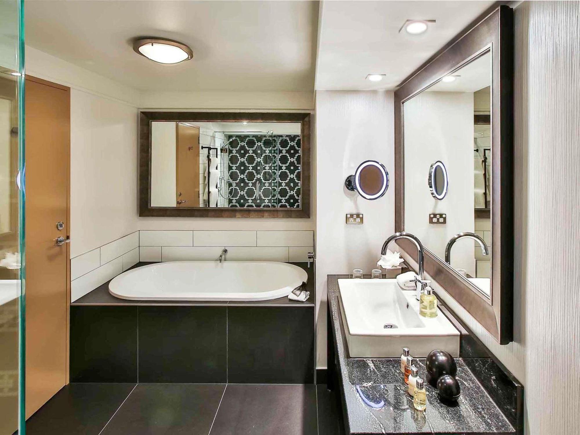 One-Bedroom King Suite