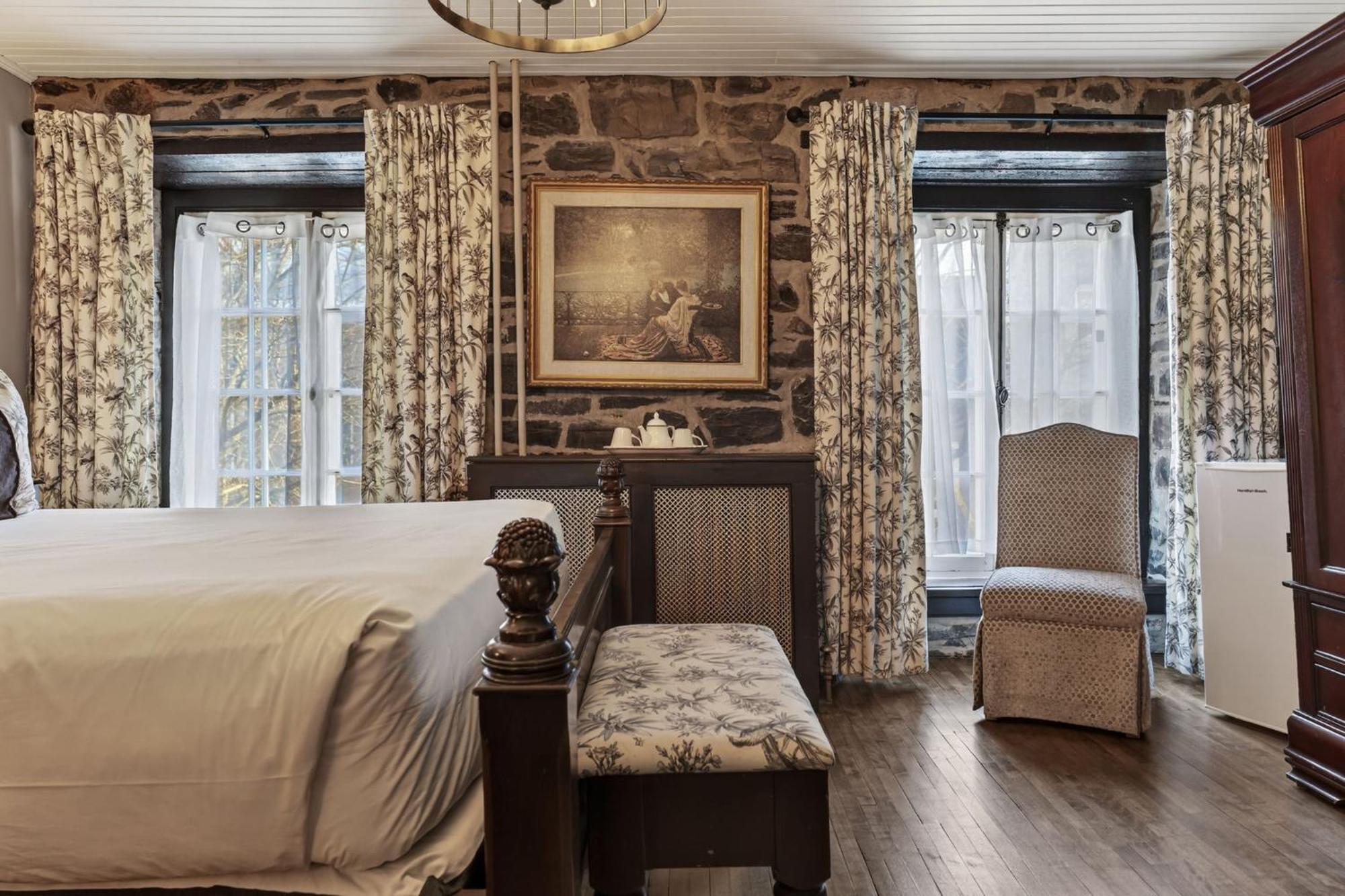 Classic Queen Room Third Floor