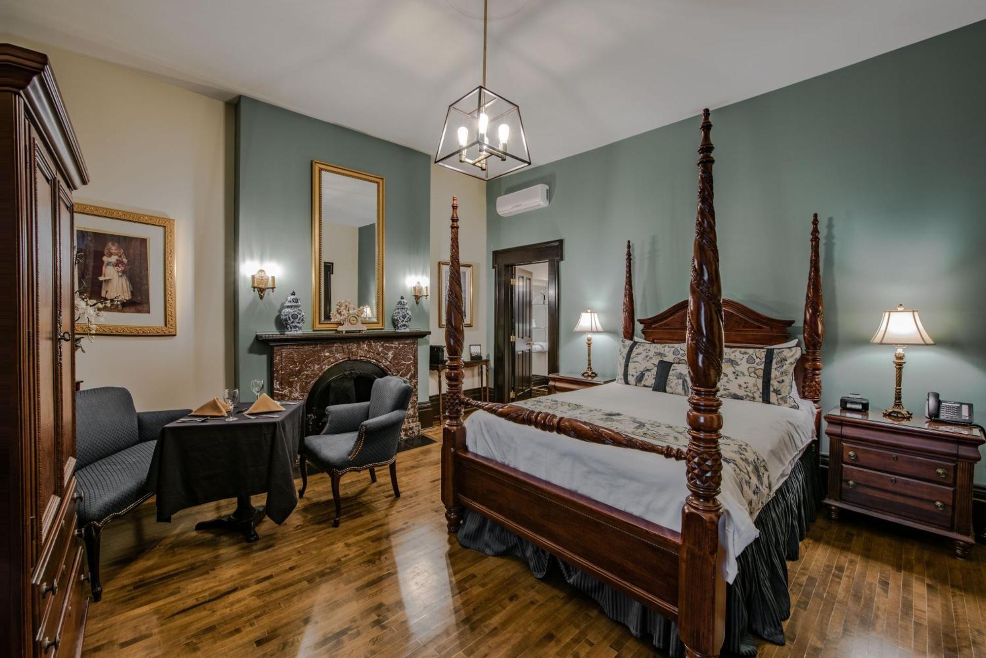 Prestige Queen Room Lower Floors