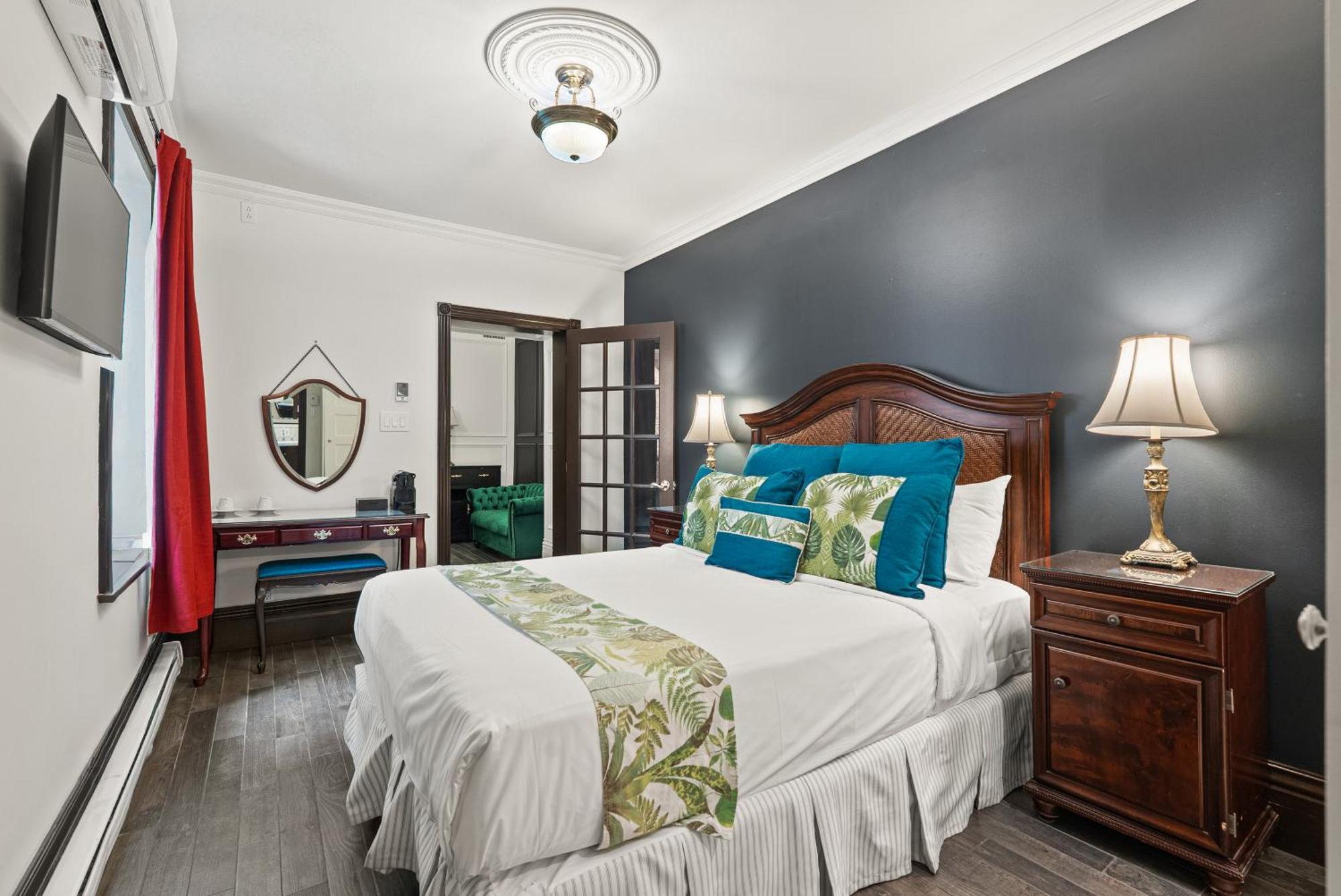 Queen Suite
