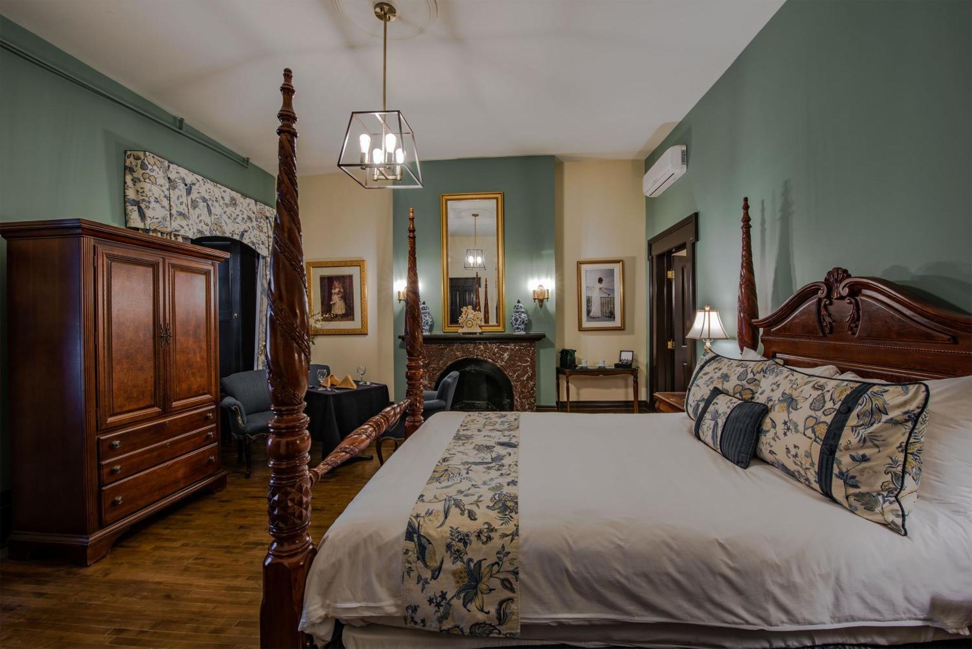 Prestige Queen Room Lower Floors