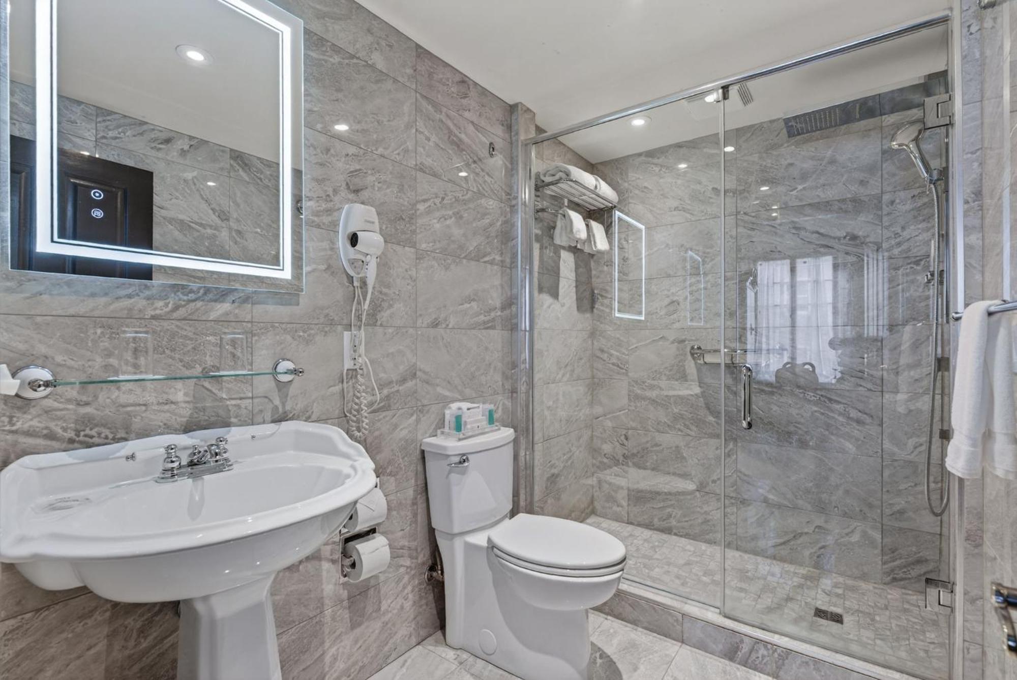 Prestige Queen Room Lower Floors