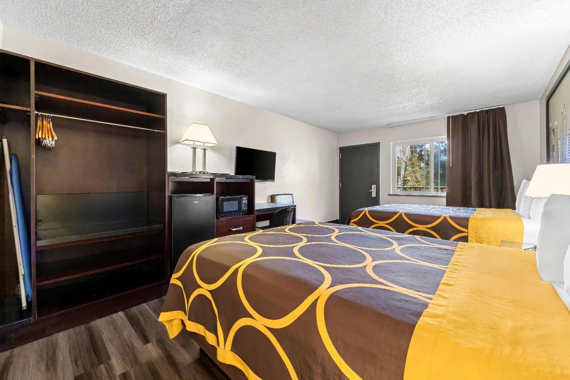 Queen Room Two Queen Beds