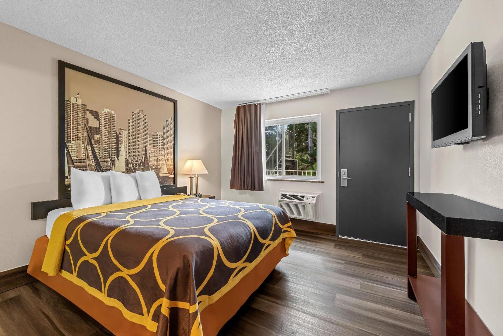 Queen Room Mobility or Hearing Access Non-Smoking