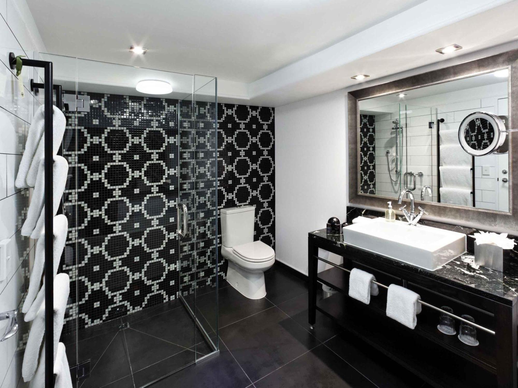 One-Bedroom King Suite