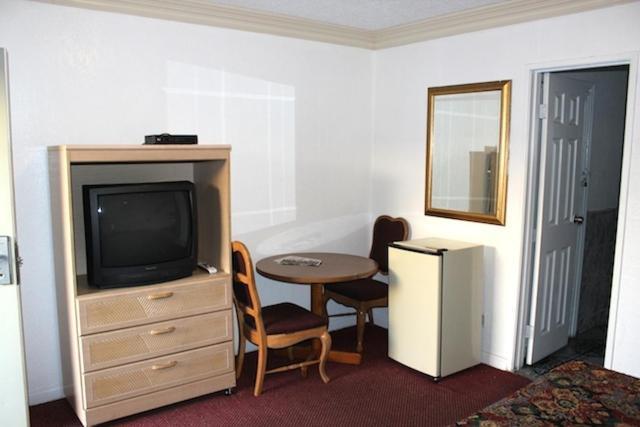 Habitación con cama grande