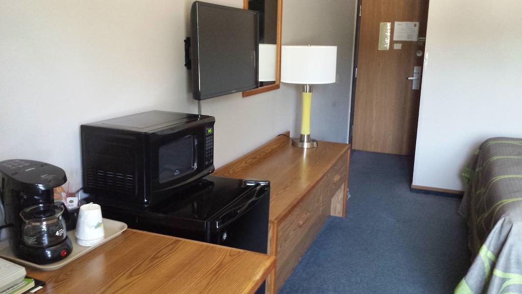 Queen Room with Two Queen Beds - Non-Smoking,246743737:JPEG