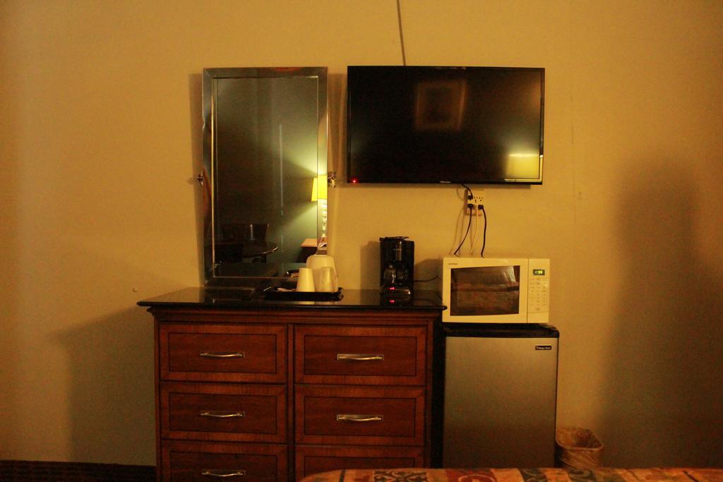 Queen Room - Non-Smoking,253367497:JPEG