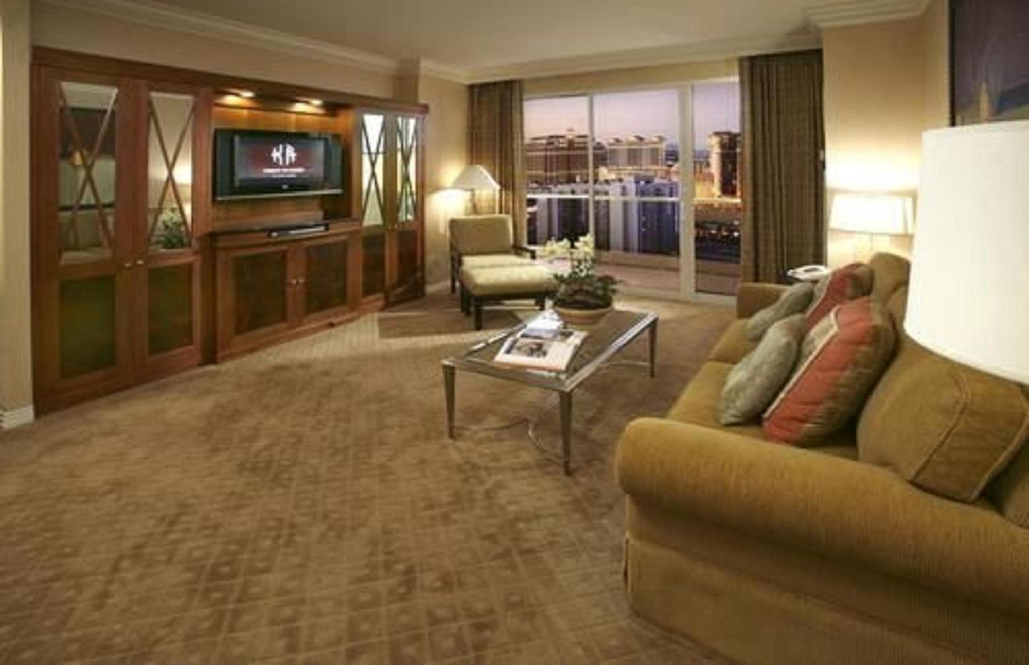 Suite mit 1 Schlafzimmer, Aussicht auf den Strip und Balkon
