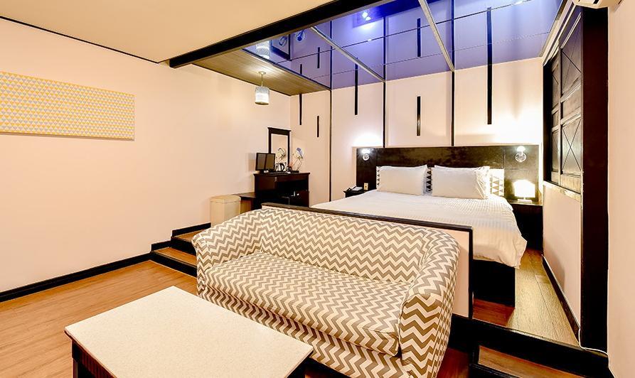 Family Room,832741781:JPEG