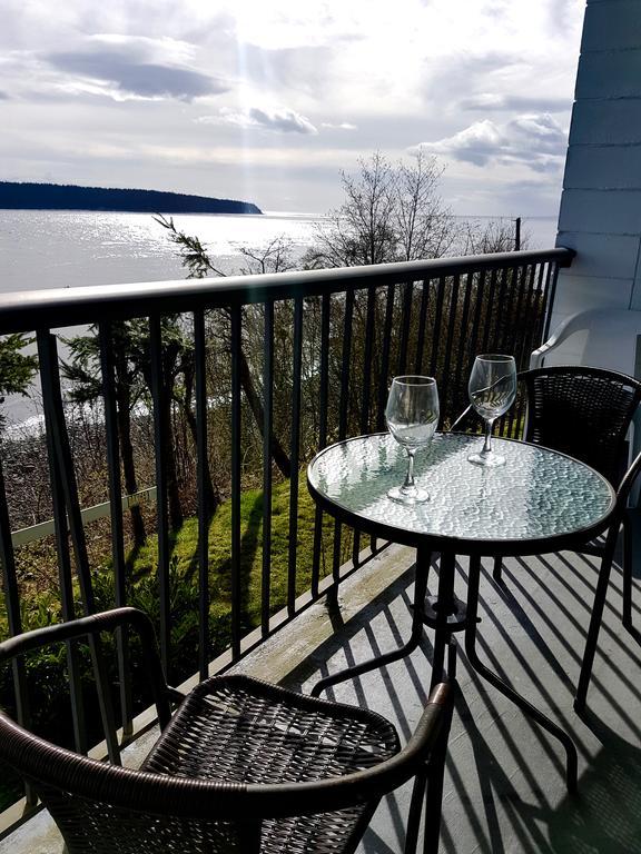Oceanfront King Room with Private Balcony 2nd Floor,463570731:JPEG