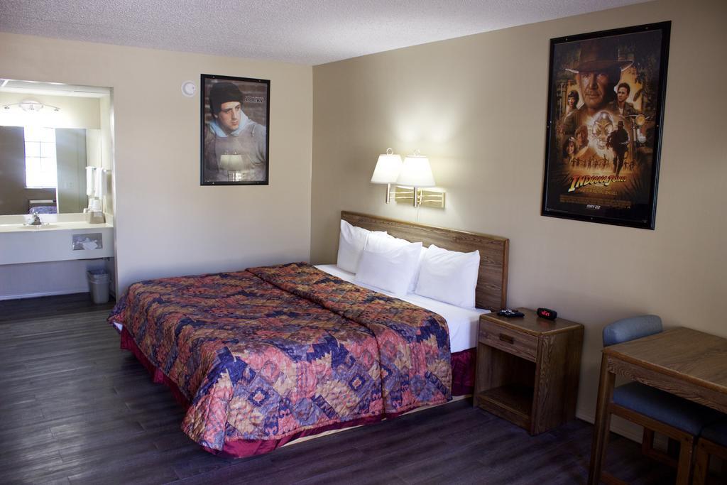 King Room - Non-Smoking