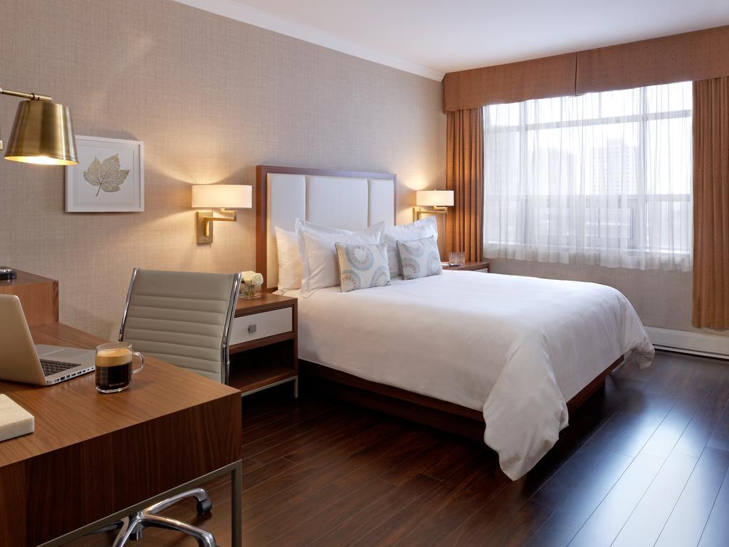 Classic Queen Guestroom