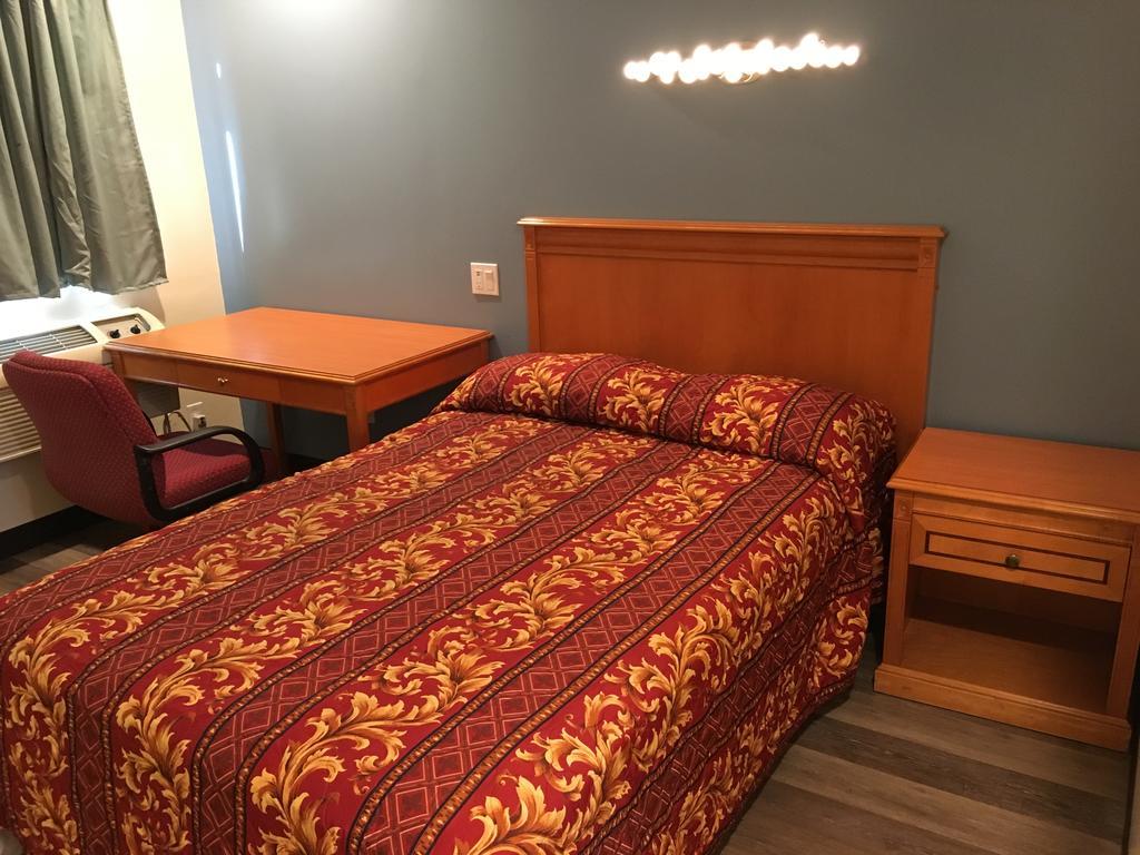 Room with Queen Bed,686119332:JPEG