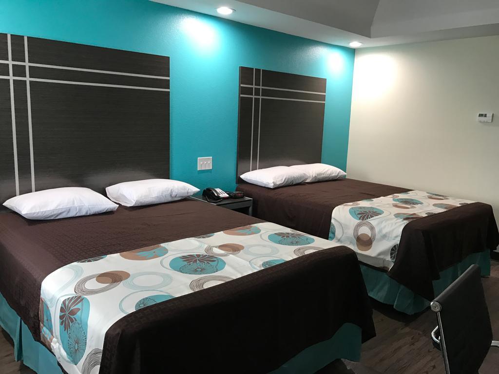 Double Room with Two Double Beds and Kitchen - Smoking