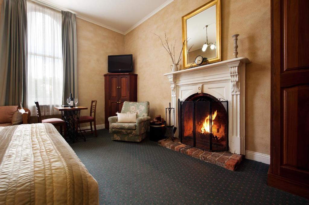 King Spa Fireplace Room