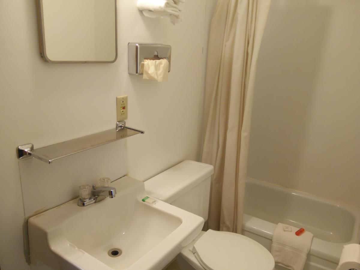Single Queen Room,1037989426:JPEG