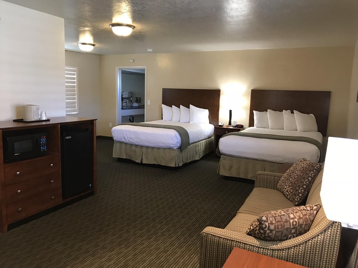Two Queen Suite with Roll-In Shower - Non-Smoking/Disability Access
