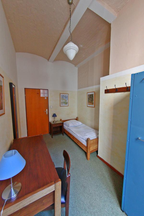 Single Room with Shared Bathroom,1319967961:JPEG
