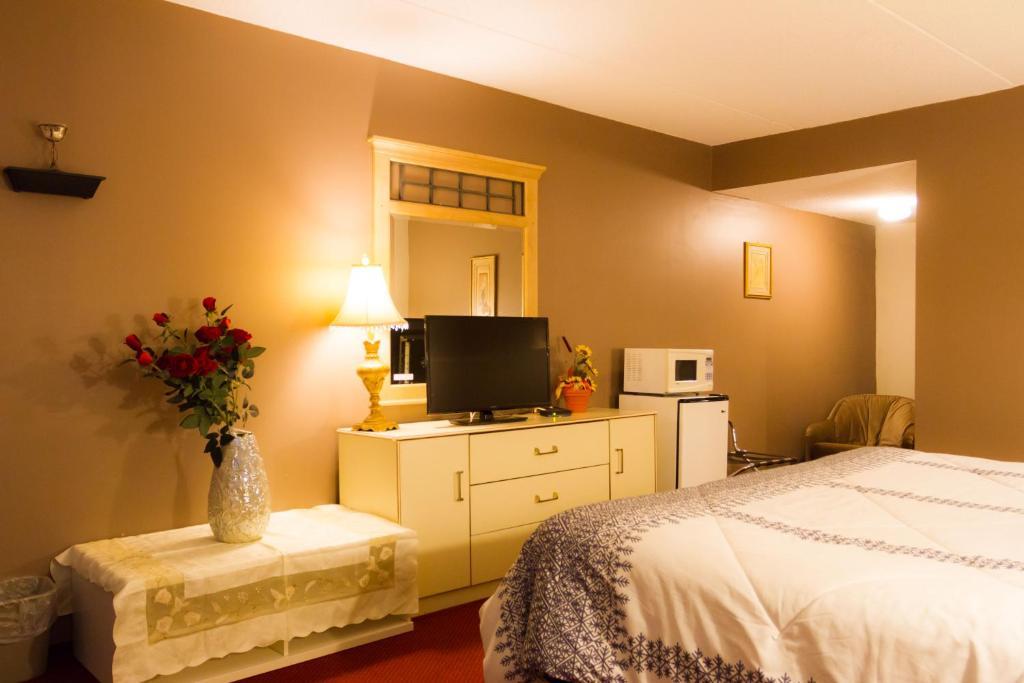 Zimmer mit Kingsize-Bett